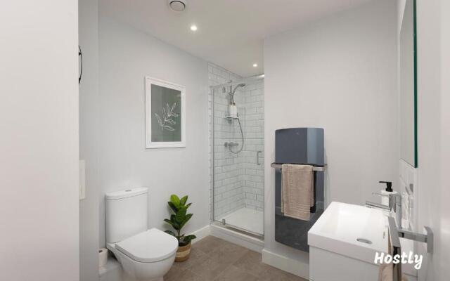 Wesley Gate Apartments - Building 3, by Hostly