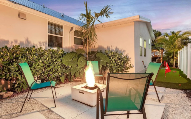 Heated Pool, Mini Golf & Cabana: Bradenton Retreat