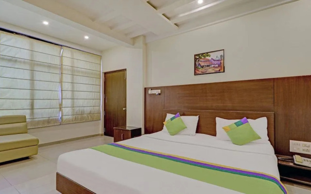 Treebo Trend Loharkar's Family Hotel