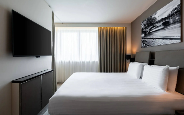 AC Porte Maillot Hotel