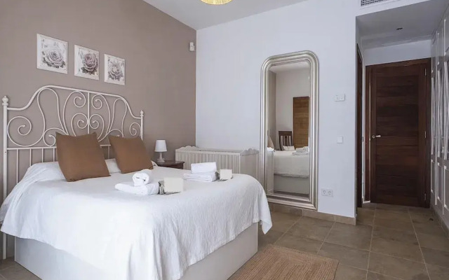 Spacious Villa With Games Area