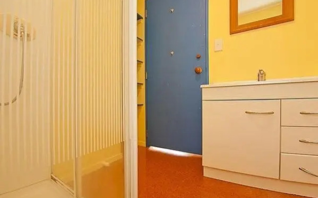 Castleview Getaway Matarangi - Matarangi Holiday Home