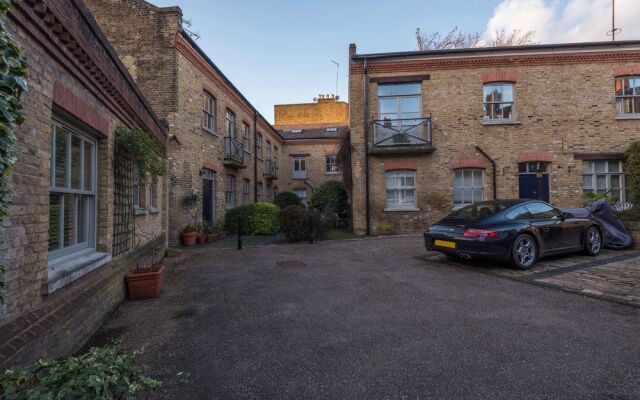 Modern mews home in Kings Cross