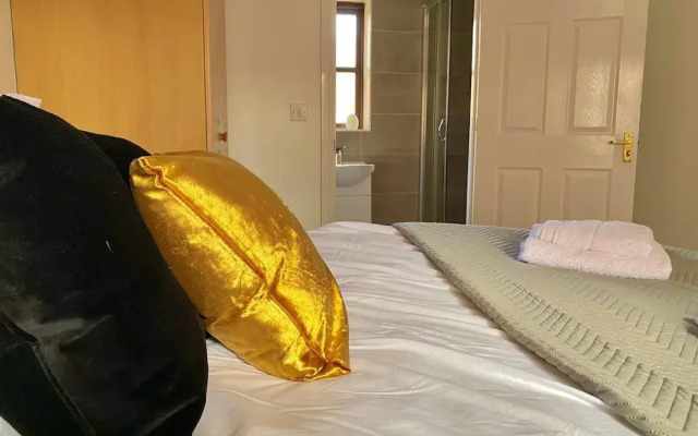 Immaculate 3-bedroom House in Milton Keynes