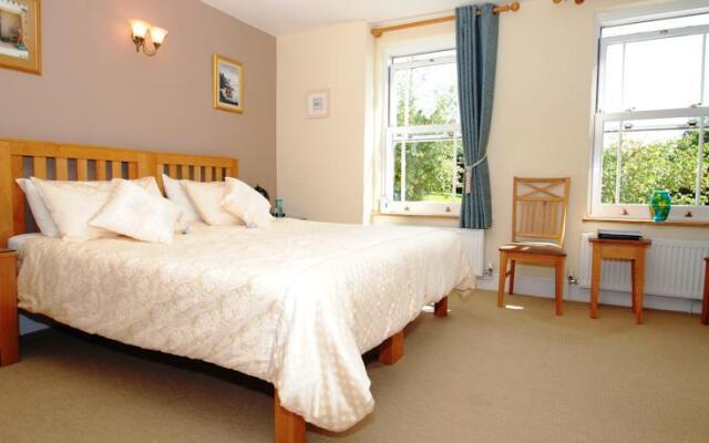Nightingails Hotel
