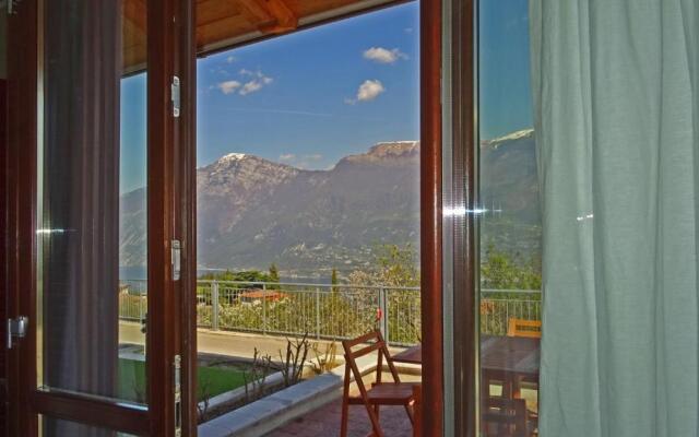 La Quiete 23 Lake view apartment by Gardadomusmea