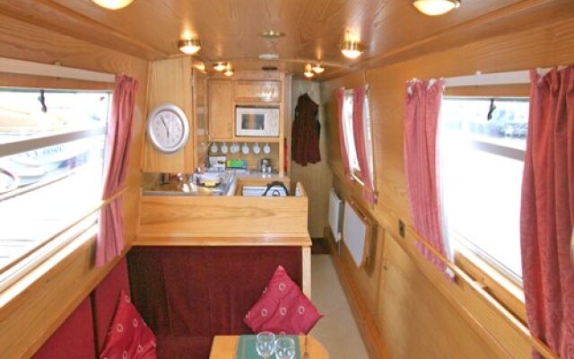 Canalboat Club at Blackwater Meadow