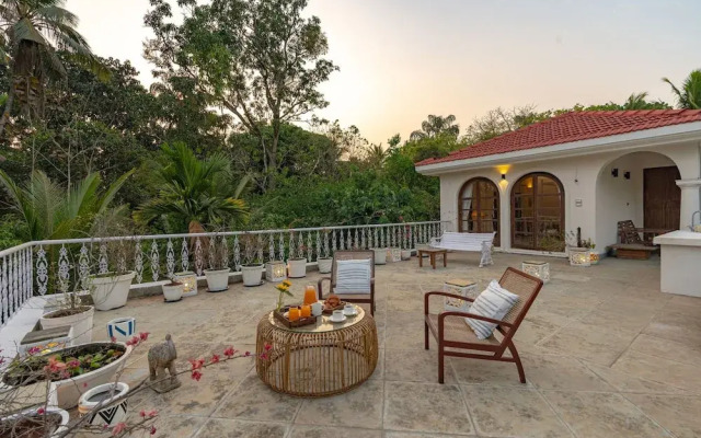 Loto Bianco by Hireavilla -4br w Pvt Pool Siolim