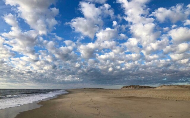 Chincoteague House w/ Enclosed Porch + Deck