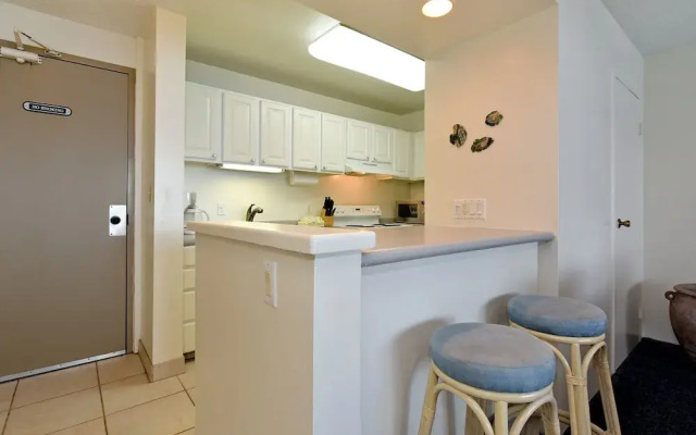 Valley Isle #808 2 Bedroom Condo by RedAwning