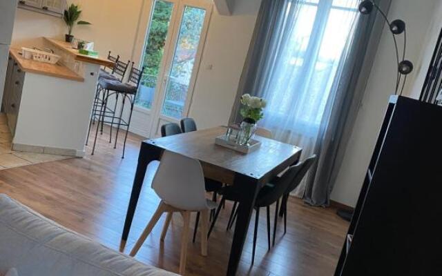 Appartement cosy et moderne, proche Cité des Papes
