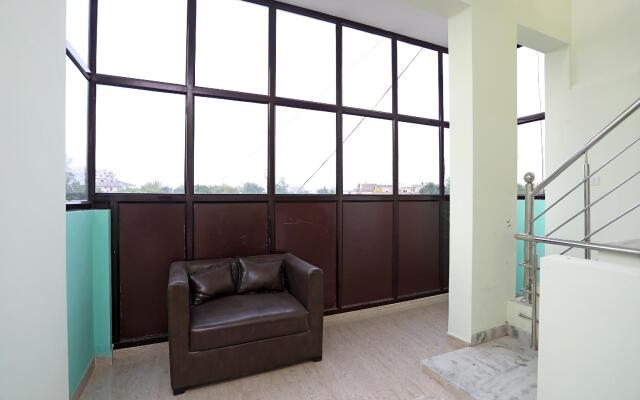 OYO 17293 Country Residency