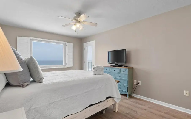 Driftwood Towers #4E by Southern Vacation Rentals