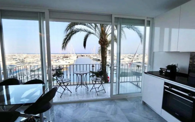 First Line Puerto Banus Harbour, 3 bedroom Luxury Apartment, Marbella