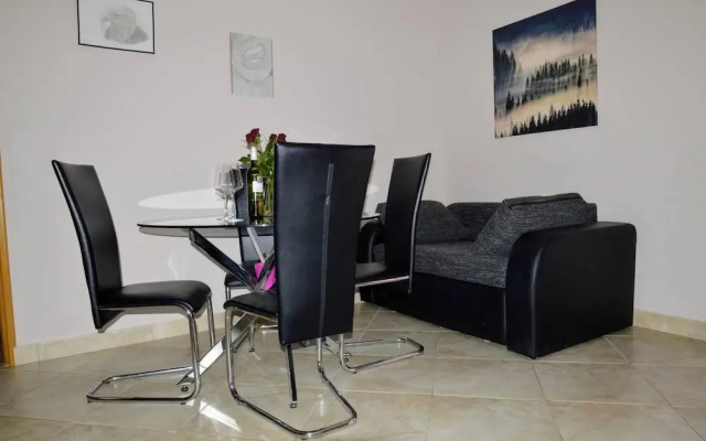 Lovely 2-bed Apartment in Vinisce, Close to Beach