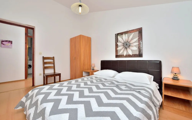 Ina Apartments