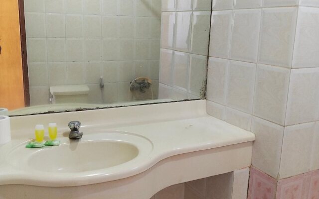 BUKIT KENARI Hotel & Restaurant