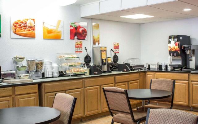 Rodeway Inn & Suites