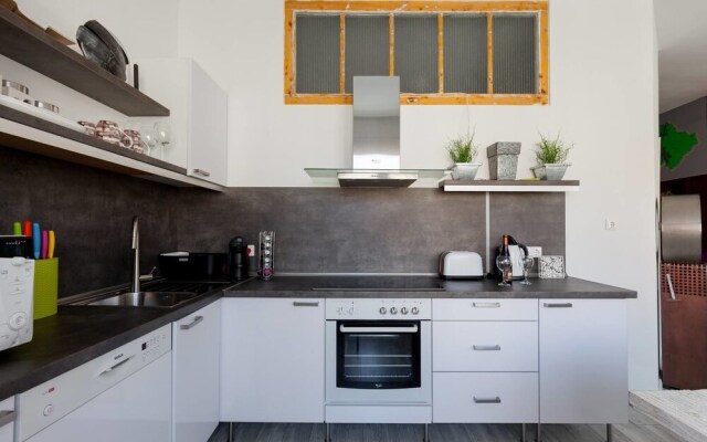 Lemon Apartment
