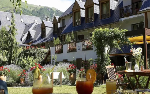 Hotel Mir