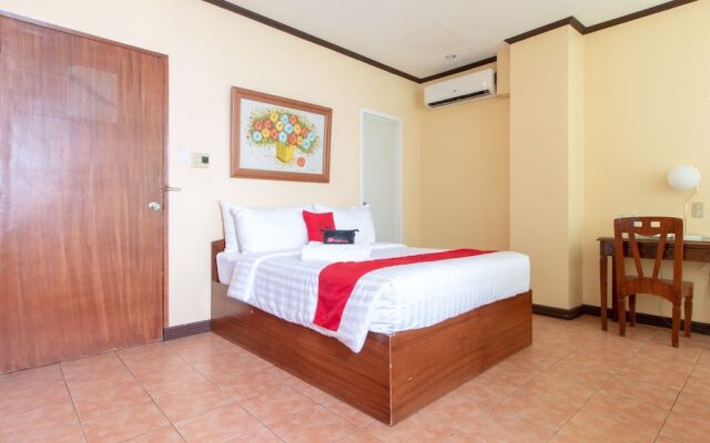 Hotel La Rica by RedDoorz