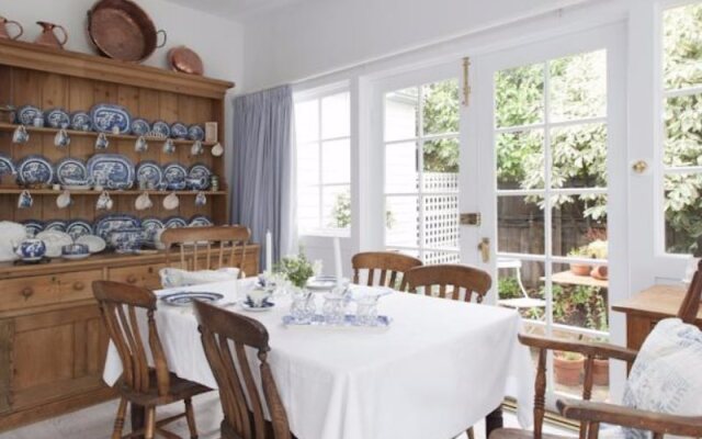 White Dove Cottage Bed and Breakfast