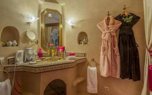 Room in BB - Riad Anabel - Rose Suite