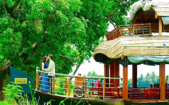Mass Holidays Houseboat