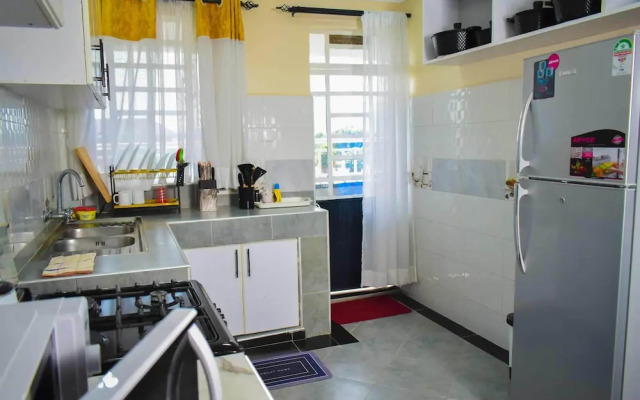 Lux Suites Fancy Getaway Apartments