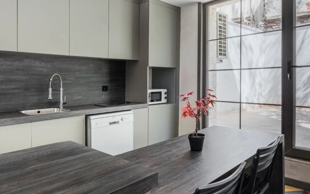 Spacious Modern Flat With Balcony 5 min to Taksim