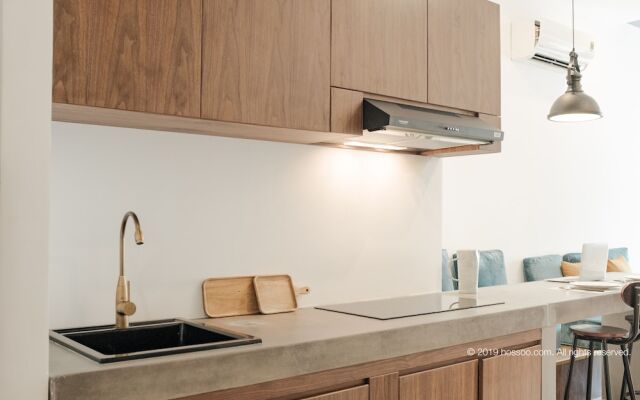 Parfait Studio private Balcony CBD