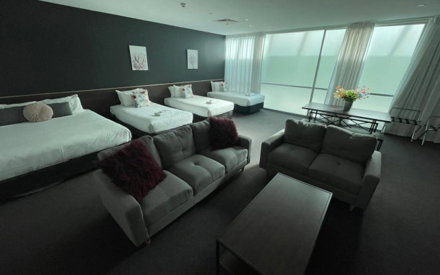 Sfera's Park Suites & Convention Centre