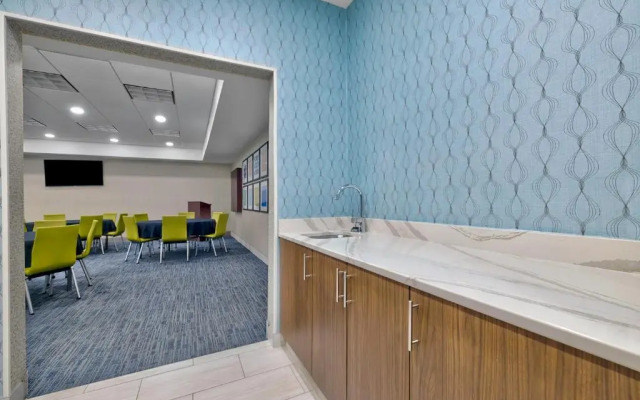 Holiday Inn Express Hotel & Suites Kansas City - Grandview