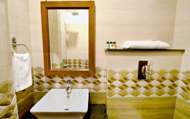 OYO 5190 Hotel Golden Inn