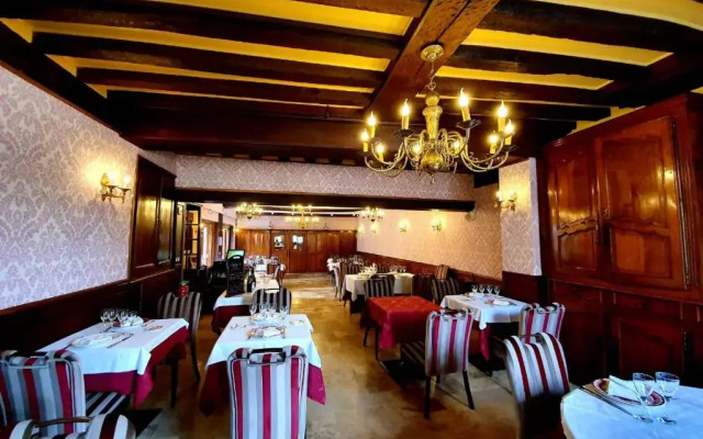 Hotel & Restaurant La Croix Blanche De Sologne