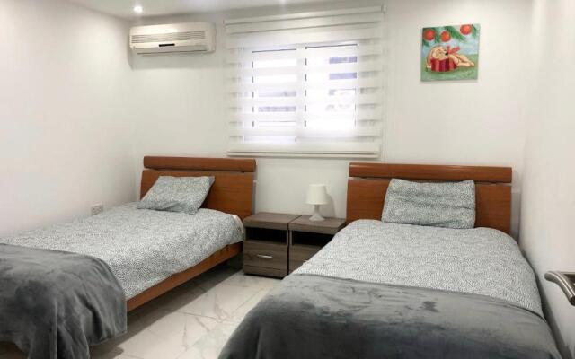 Seafront - 2 bedroom Modern