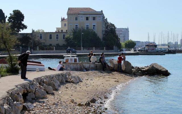 Apartments with a parking space Zadar - 18809