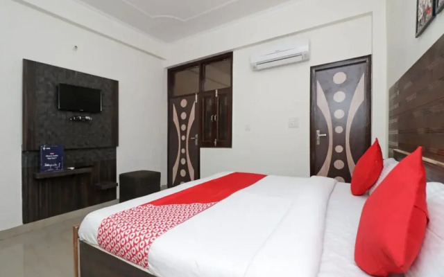 OYO 12493 Heera Guest House