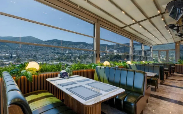 Lilium Hotel & Suites