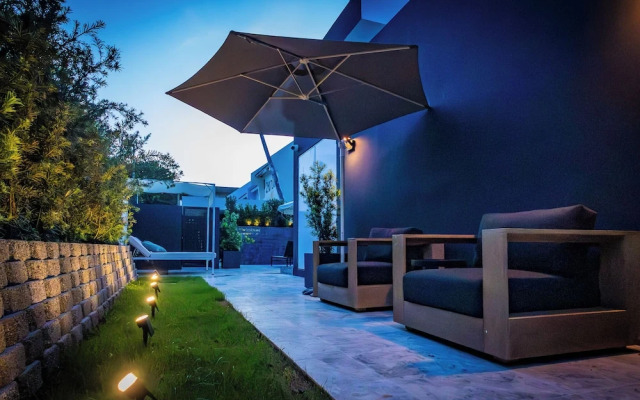 ElGatsby King Pool ResortVibe NearBeach