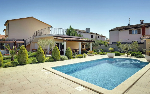 Modern Holiday Home With Pool in Medulin
