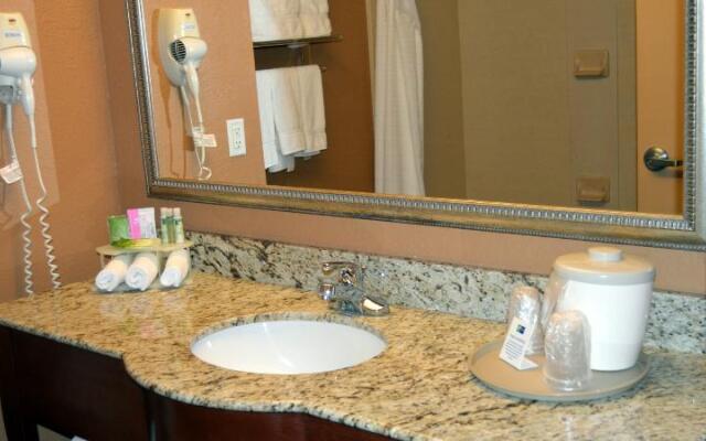 Holiday Inn Express & Suites Suffolk