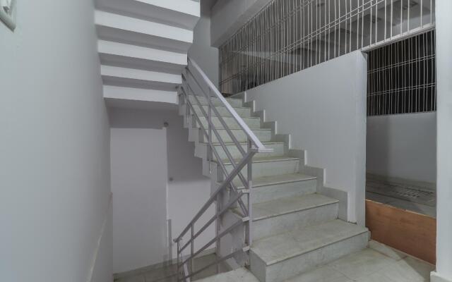 OYO 49701 Abhi Residency White House