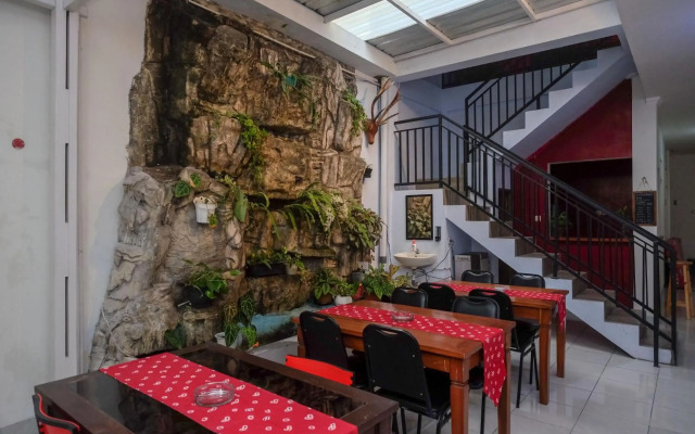 OYO Life 3301 Pondok Eyang Obi