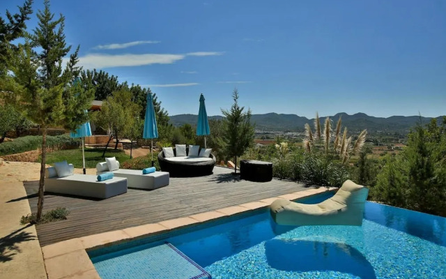 Cozy Holiday Home With Outdoor Cinema