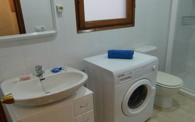 Cozy apartment on the sandy Nova beach in Roses, Spain