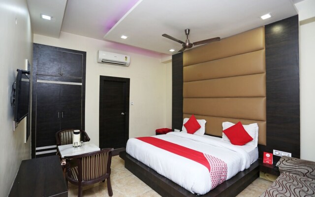 Hotel Samrat BY OYO Rooms