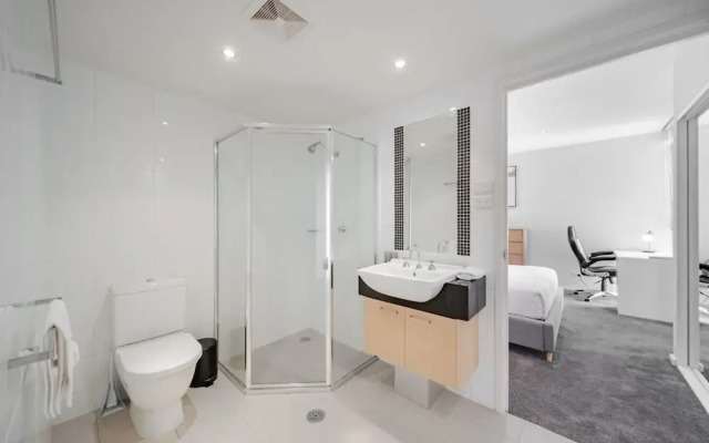 Stylish 1-bed Flat With Pool, BBQ & Sauna Access