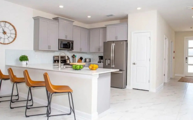 4577 Stunning 7BD Home