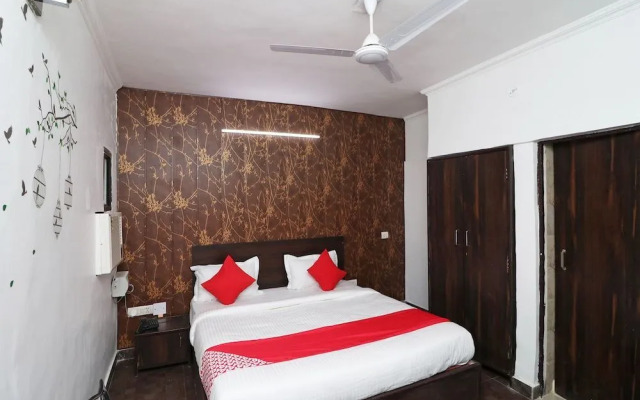 Hotel Dazzle Inn by OYO Rooms